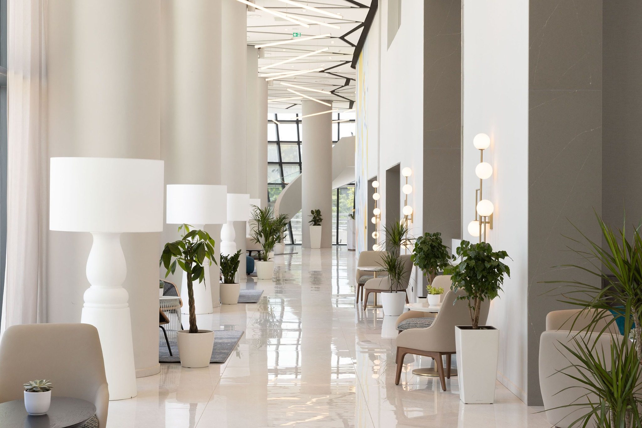 Espace intérieur lumineux du Sheraton Nice