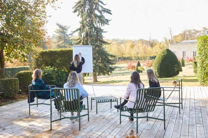 Les Maisons De Campagne Maison du Val Farouche Saint Germain en Laye séminaires extérieur terrasse plein air brainstorming