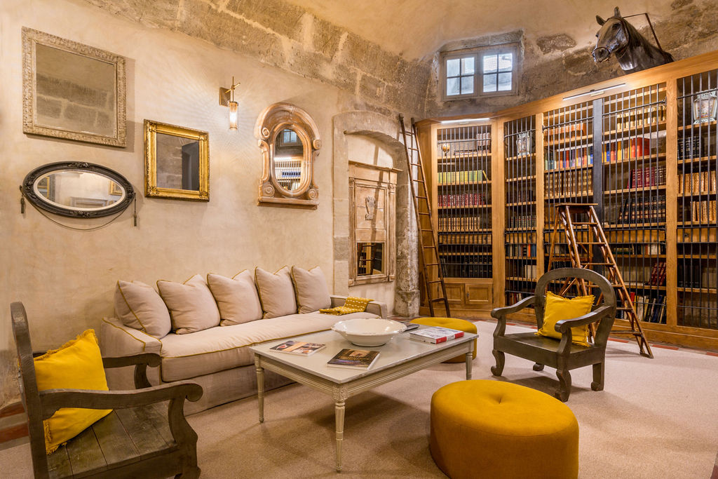 Présentation de la bibliothèque du Château de Mazan