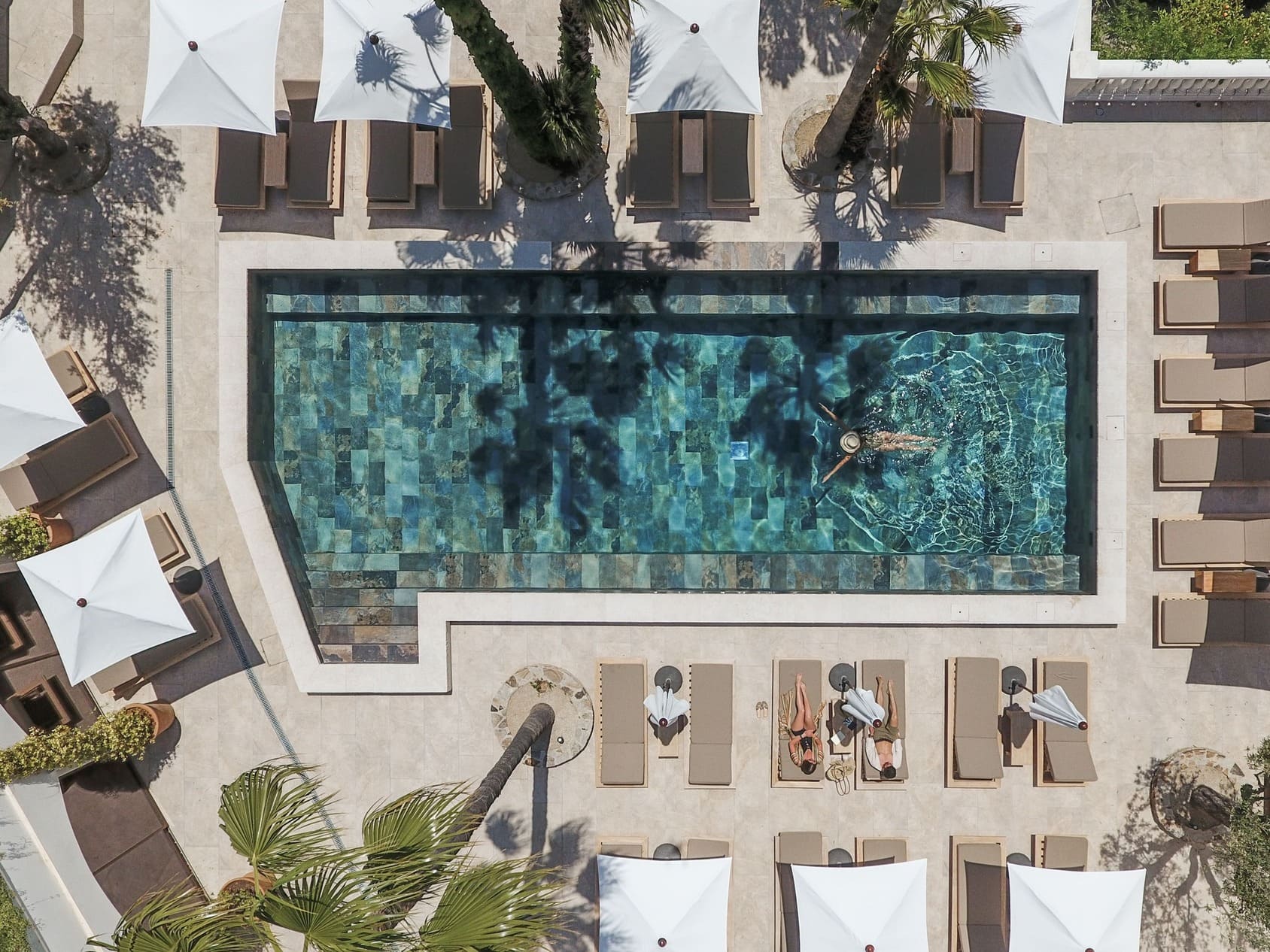 Vue aérienne de la piscine – Hôtel Le Mirage