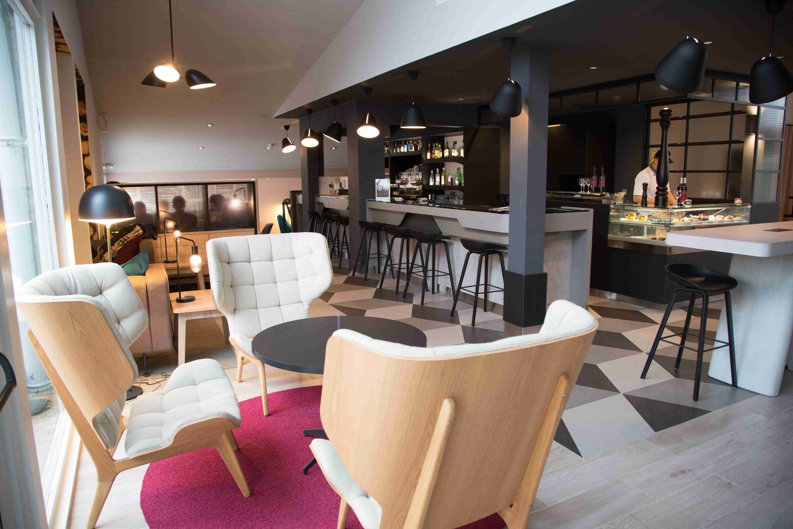 Bar contemporain du Novotel Lille Aéroport