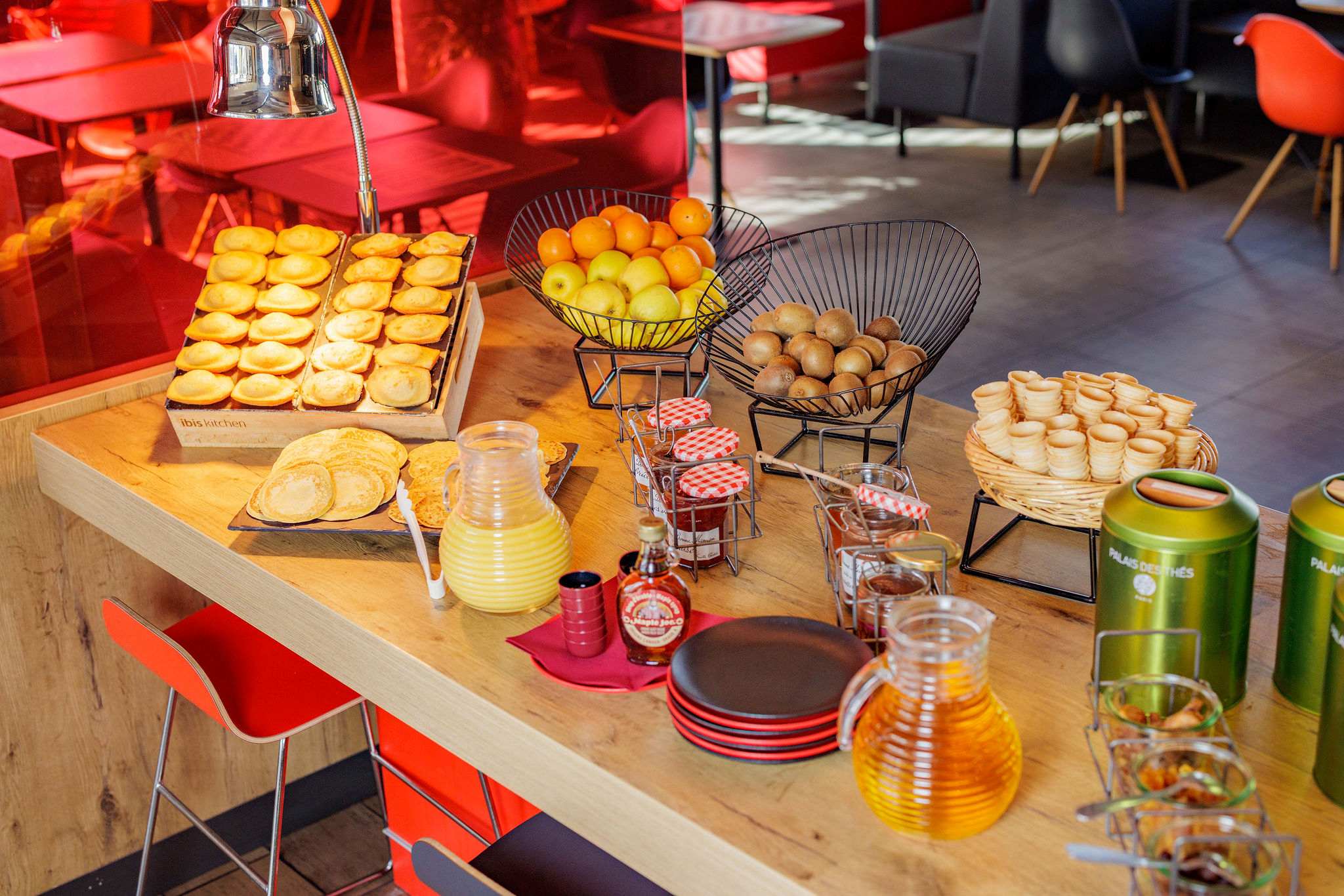 Buffet petit-déjeuner varié à l’Hôtel Ibis Toulon La Valette