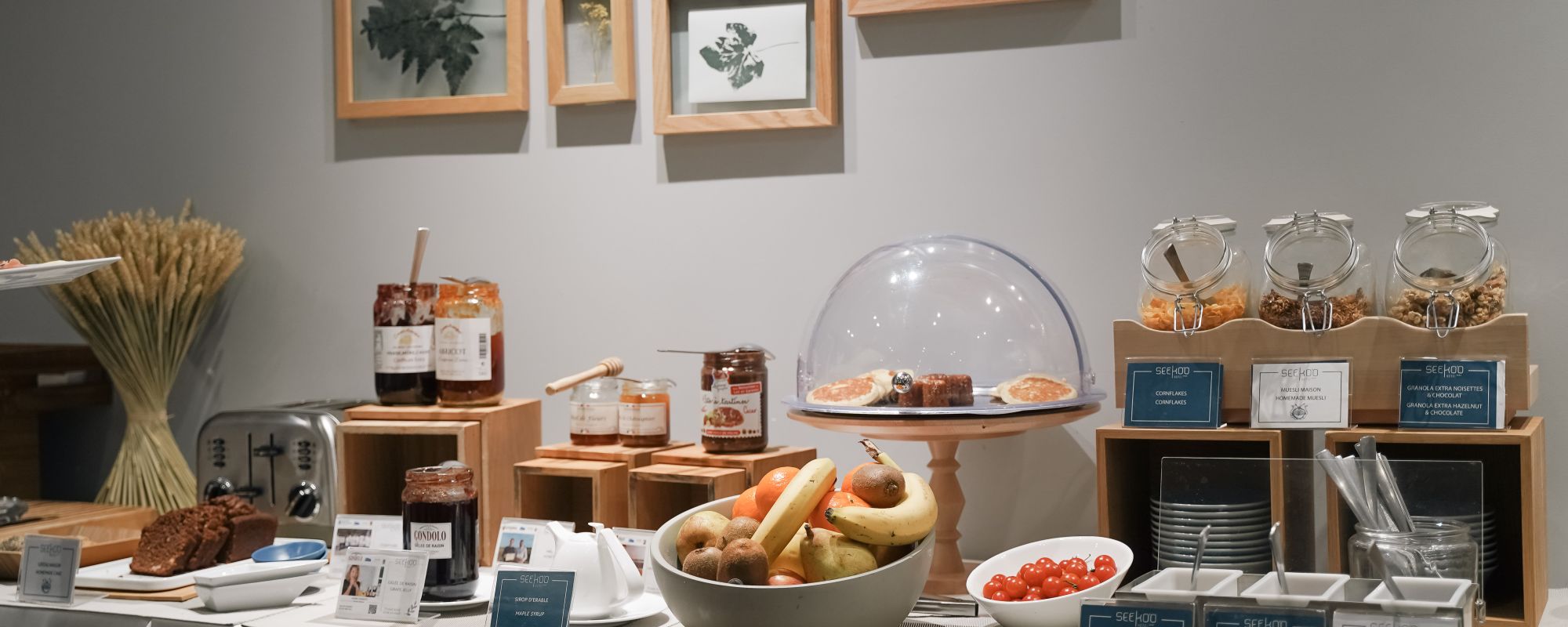 Buffet du petit-déjeuner au Seeko’o Hotel