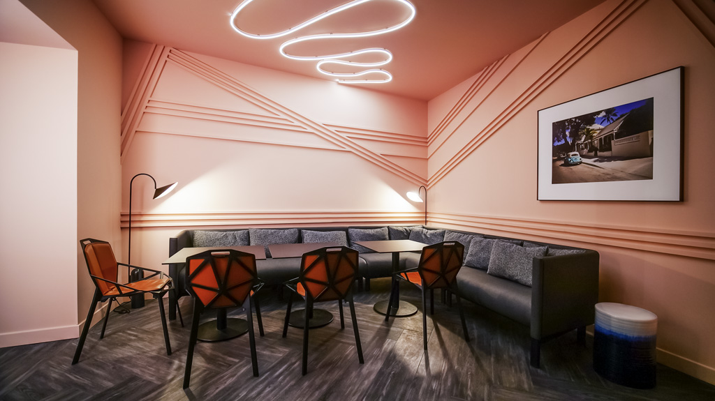 Salle de réunion moderne Tribe Paris Batignolles
