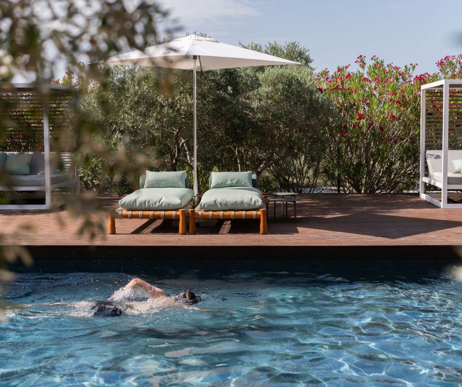 Hotels Les petites maisons Hameau des baux piscine extérieure