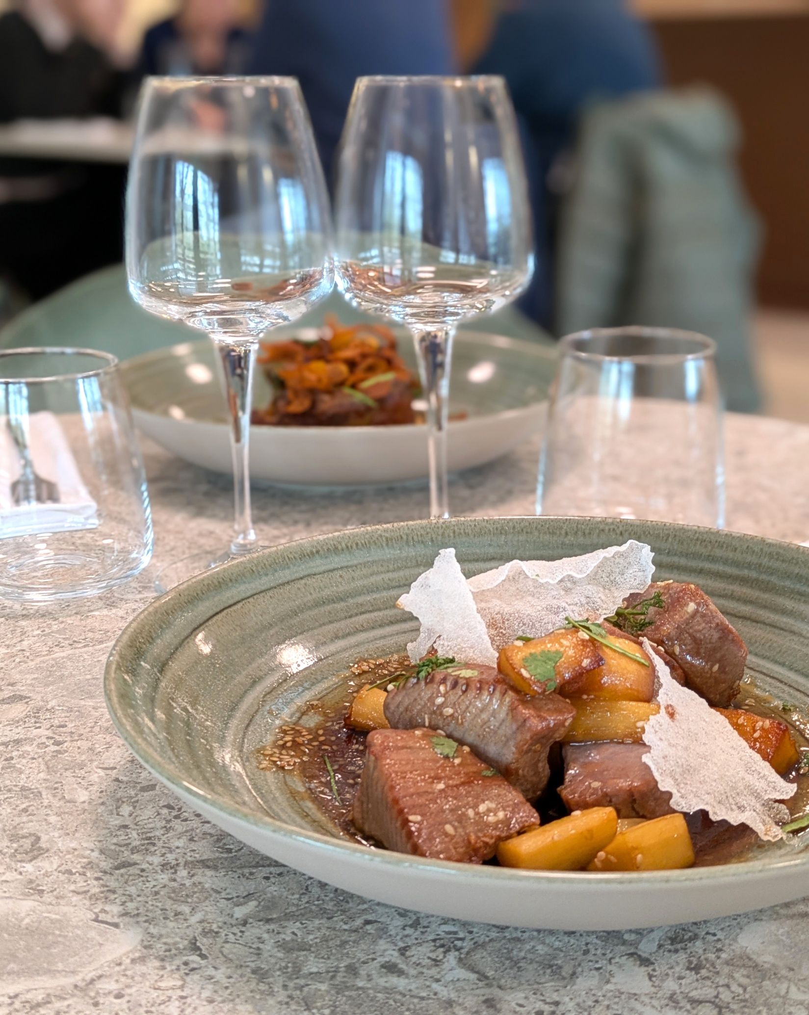 Assiette gastronomique servie à HOB La Truffière