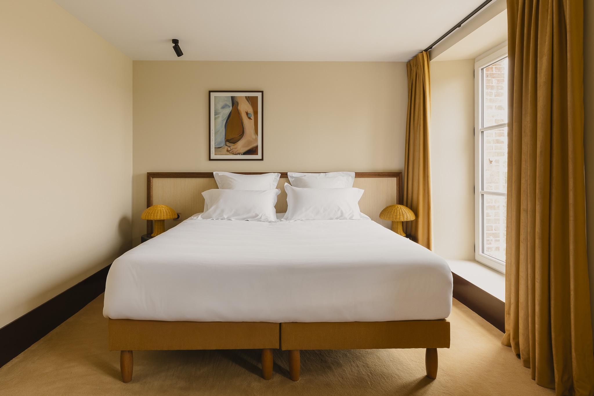 Chambre double avec décoration soignée au Repère Sauvage Hôtel