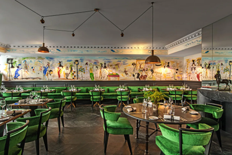 Restaurant au décor mural artistique à l'Hôtel de Berri à Paris