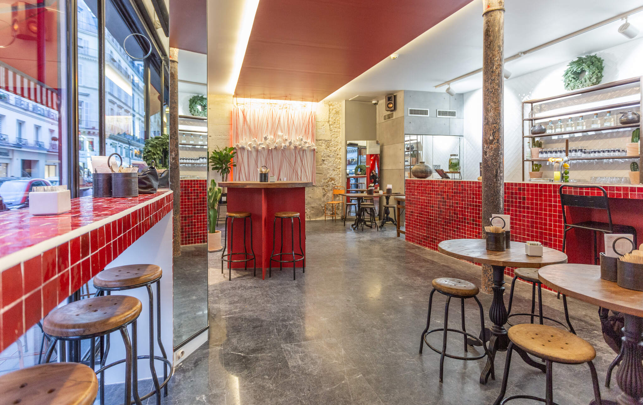 Espace bar et restauration moderne au Normandy Hotel Paris
