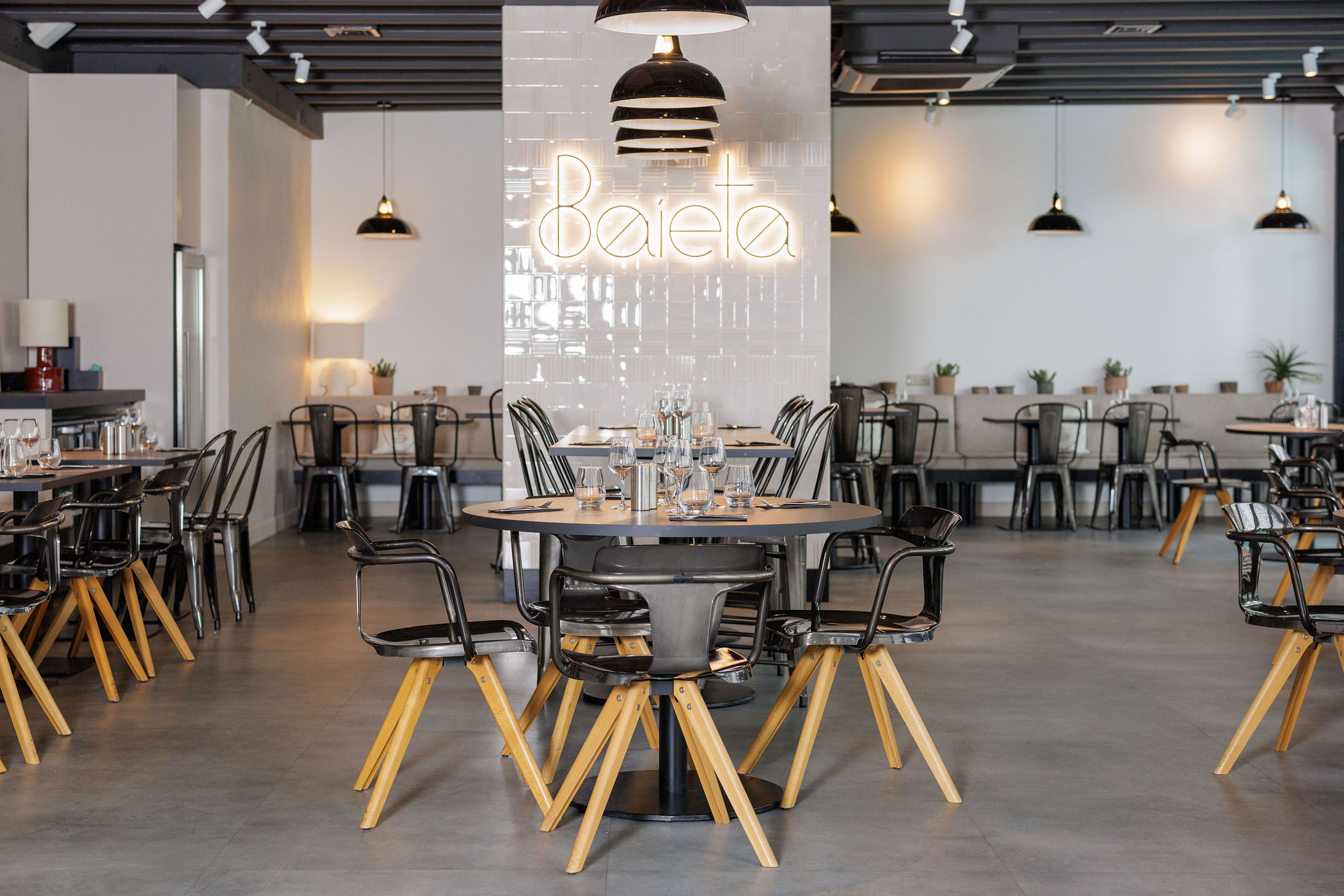 Salle de restaurant à l’Ibis Valence Sud