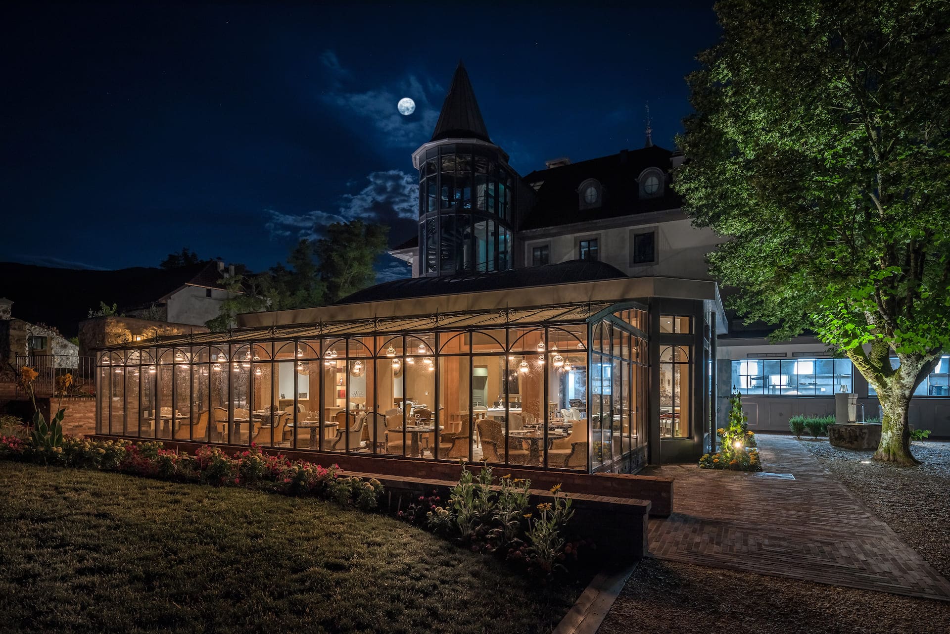 Château Brachet – Grésy-sur-Aix – Photo restaurant-la-table-du-chateau-verriere-night-light-1-150x150