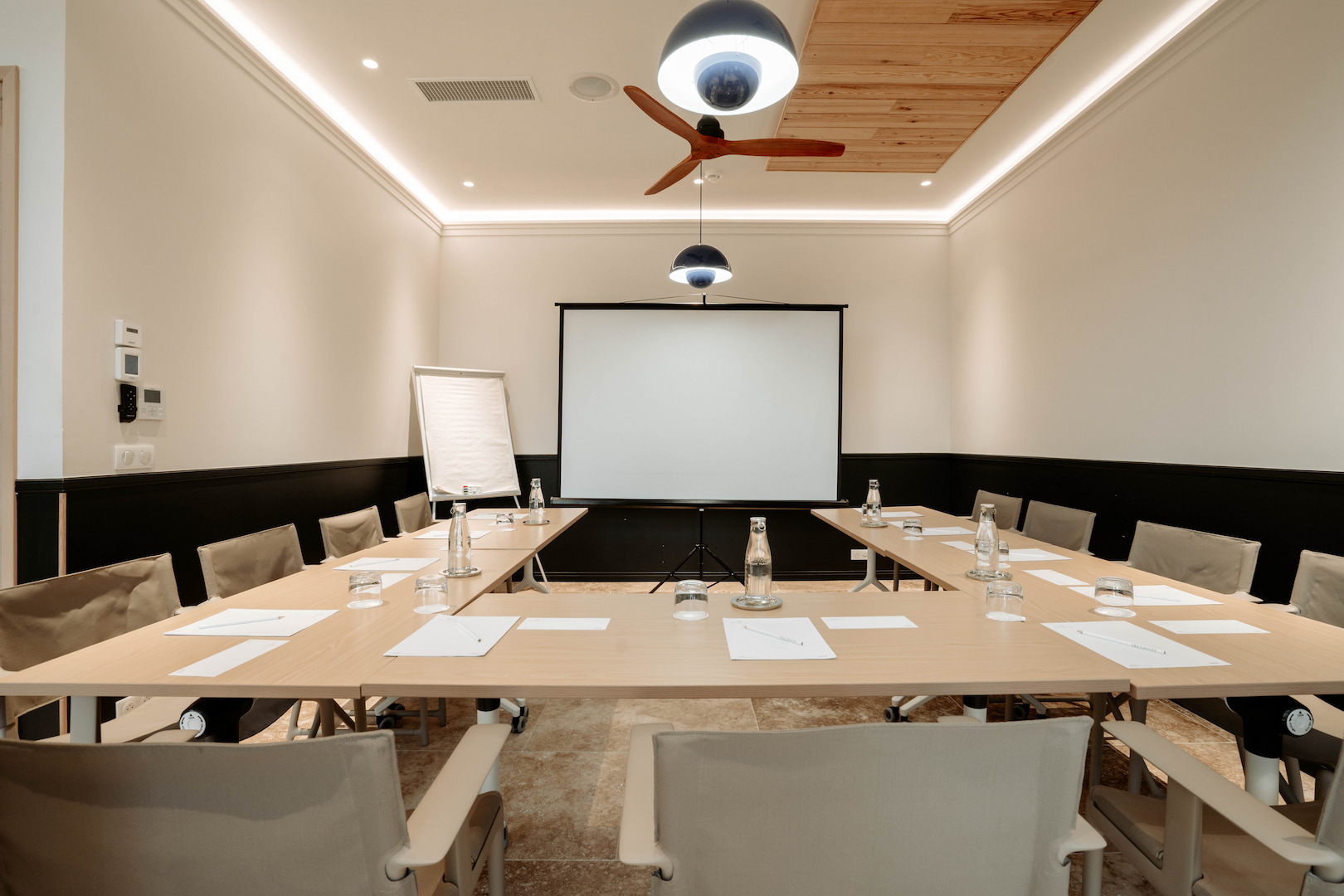 Salle de séminaire équipée de l’hôtel Les Vagues