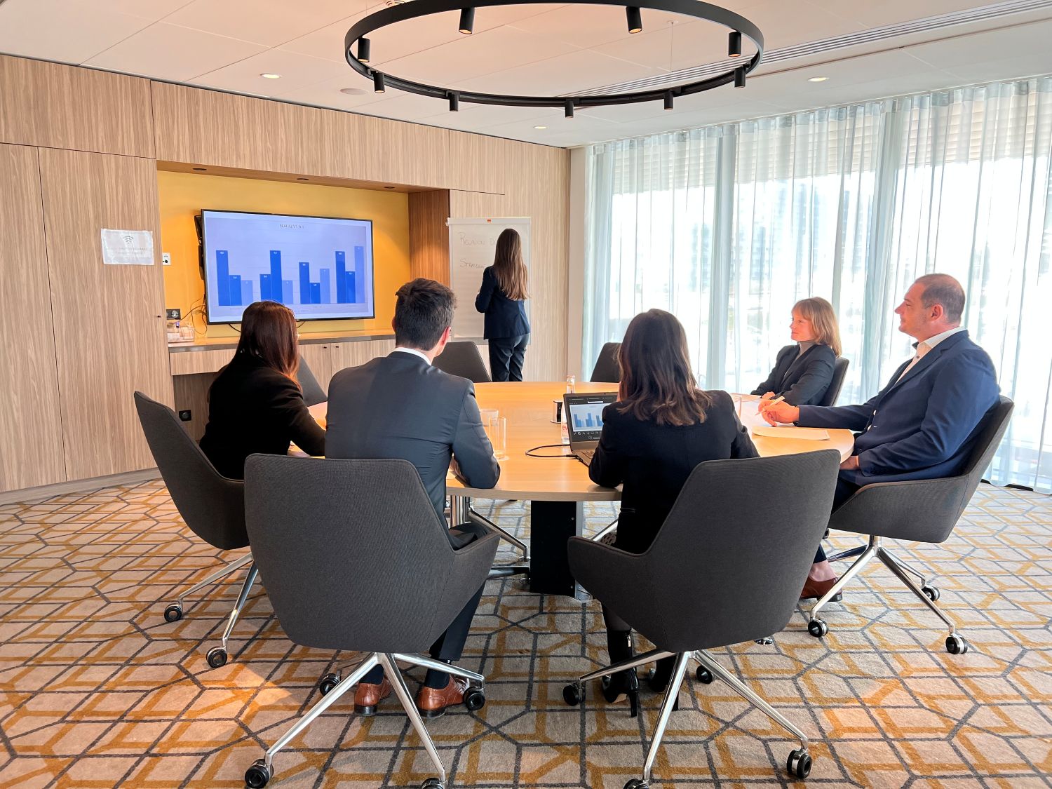réunion d’entreprise dans une salle de réunion au Crowne Plaza