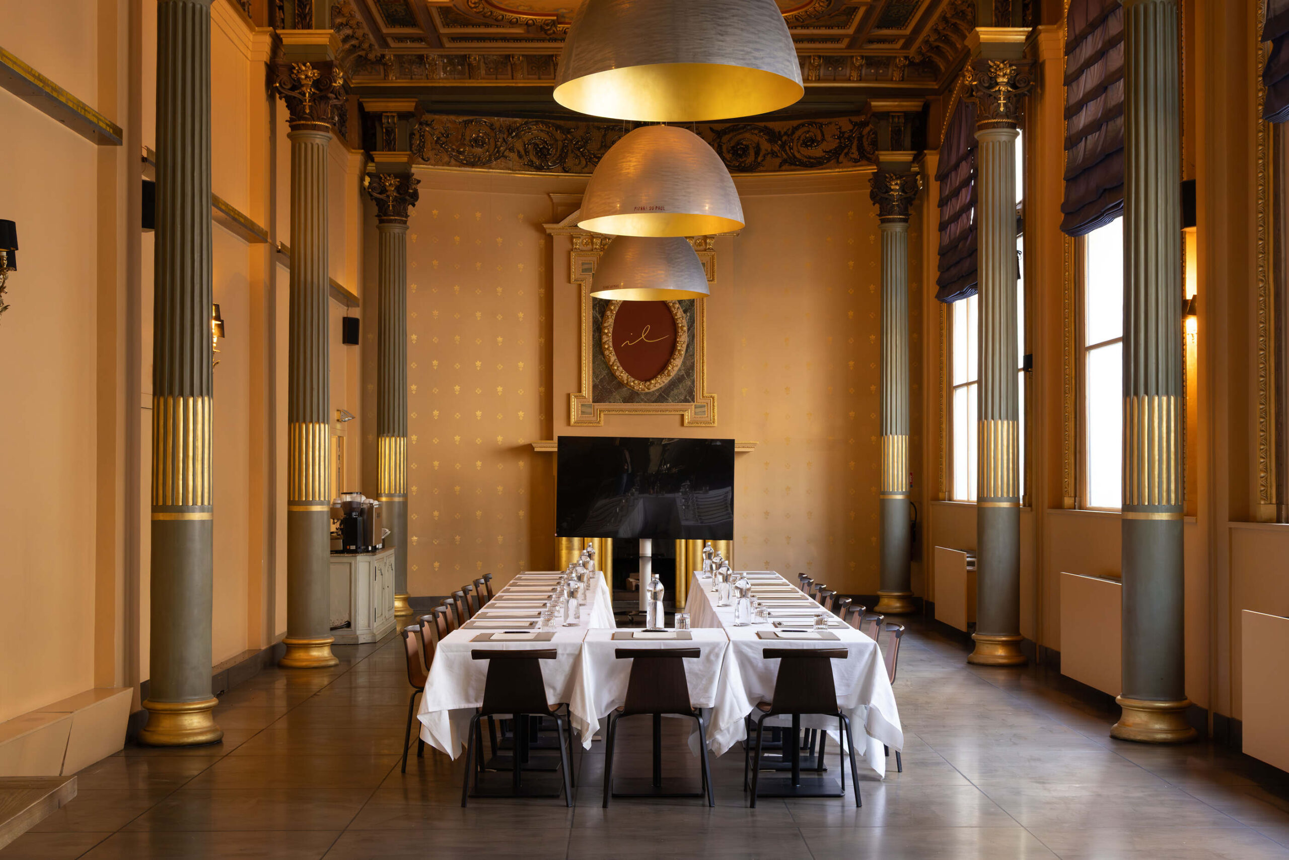 Salon Palazzo privatisable avec cheminée au Normandy Hotel Paris