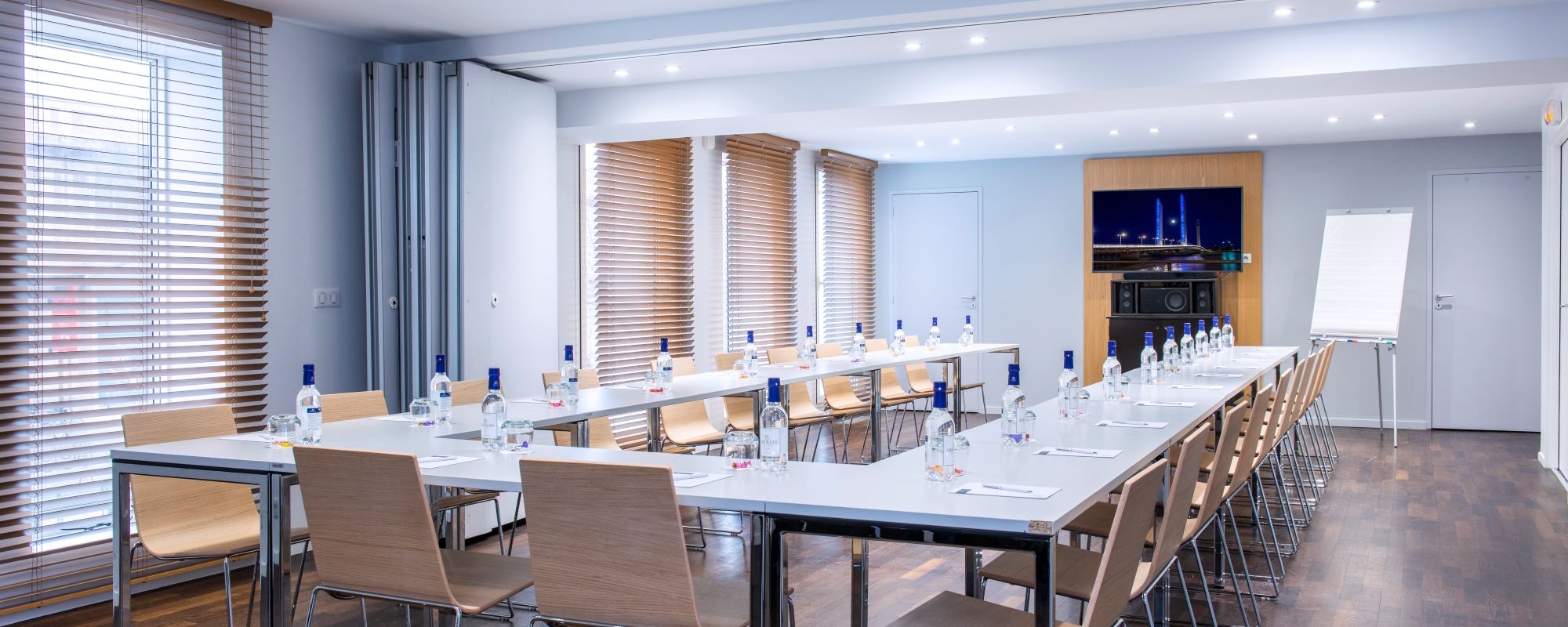 Salle de réunion équipée au Seeko’o Hotel Bordeaux