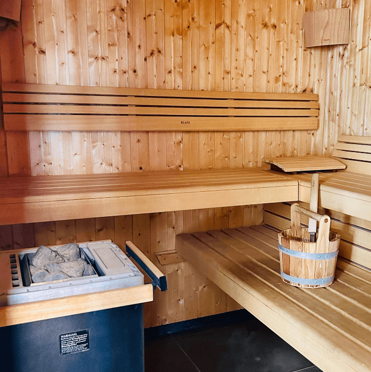 sauna hotel Holiday Inn Paris CDG espace detente seminaire