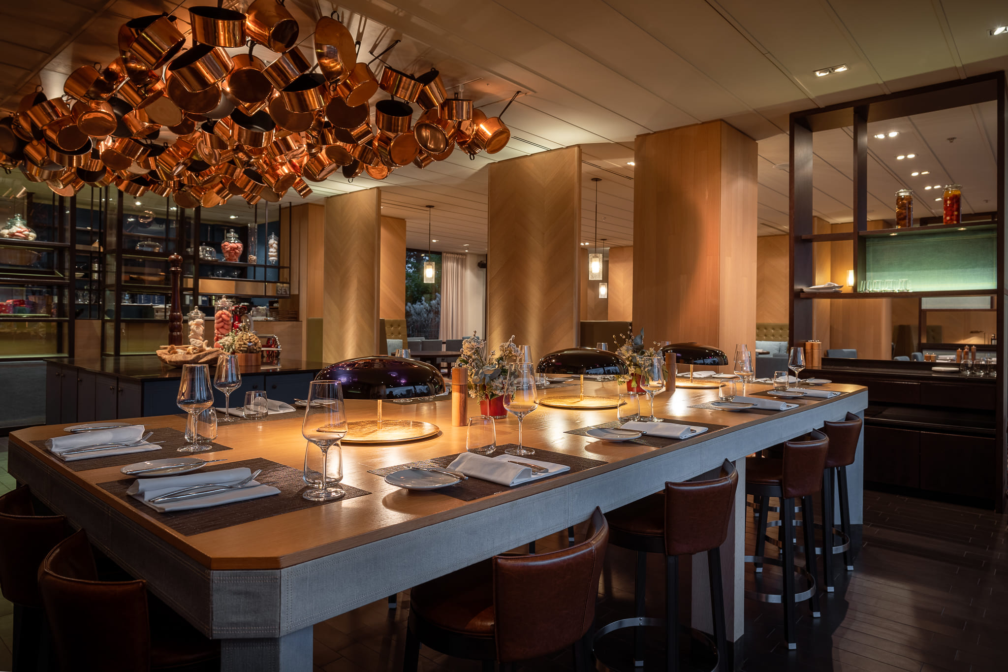 Salle de restaurant élégante du Crowne Plaza Geneva
