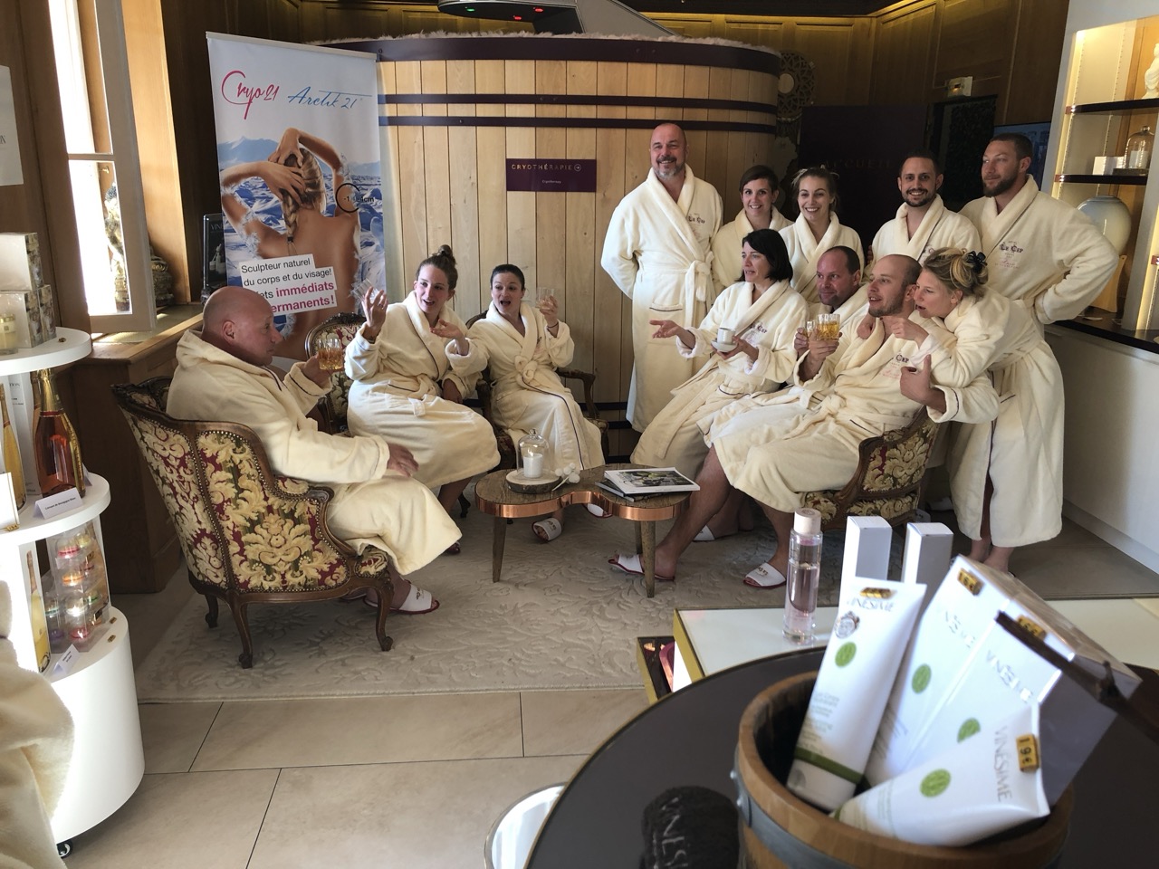 Groupe d’entreprise en peignoir au spa de l’Hôtel Le Cep à Beaune