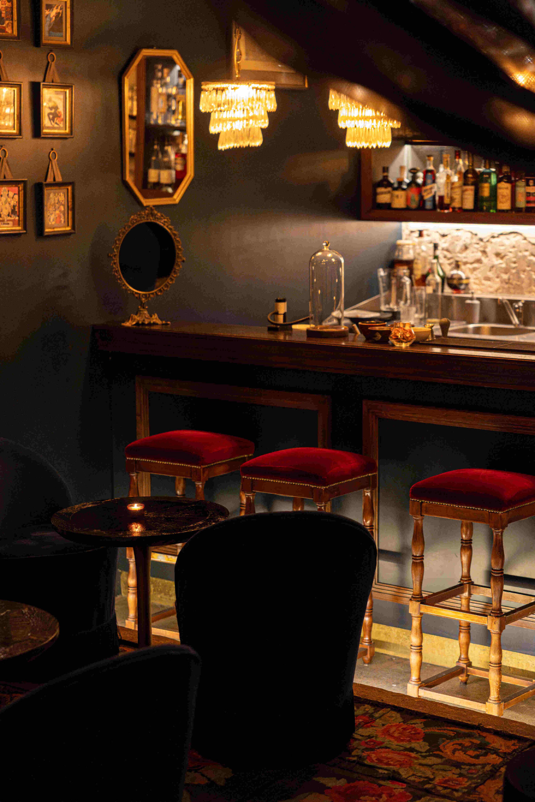 Bar feutré et élégant au Normandy Hotel Paris