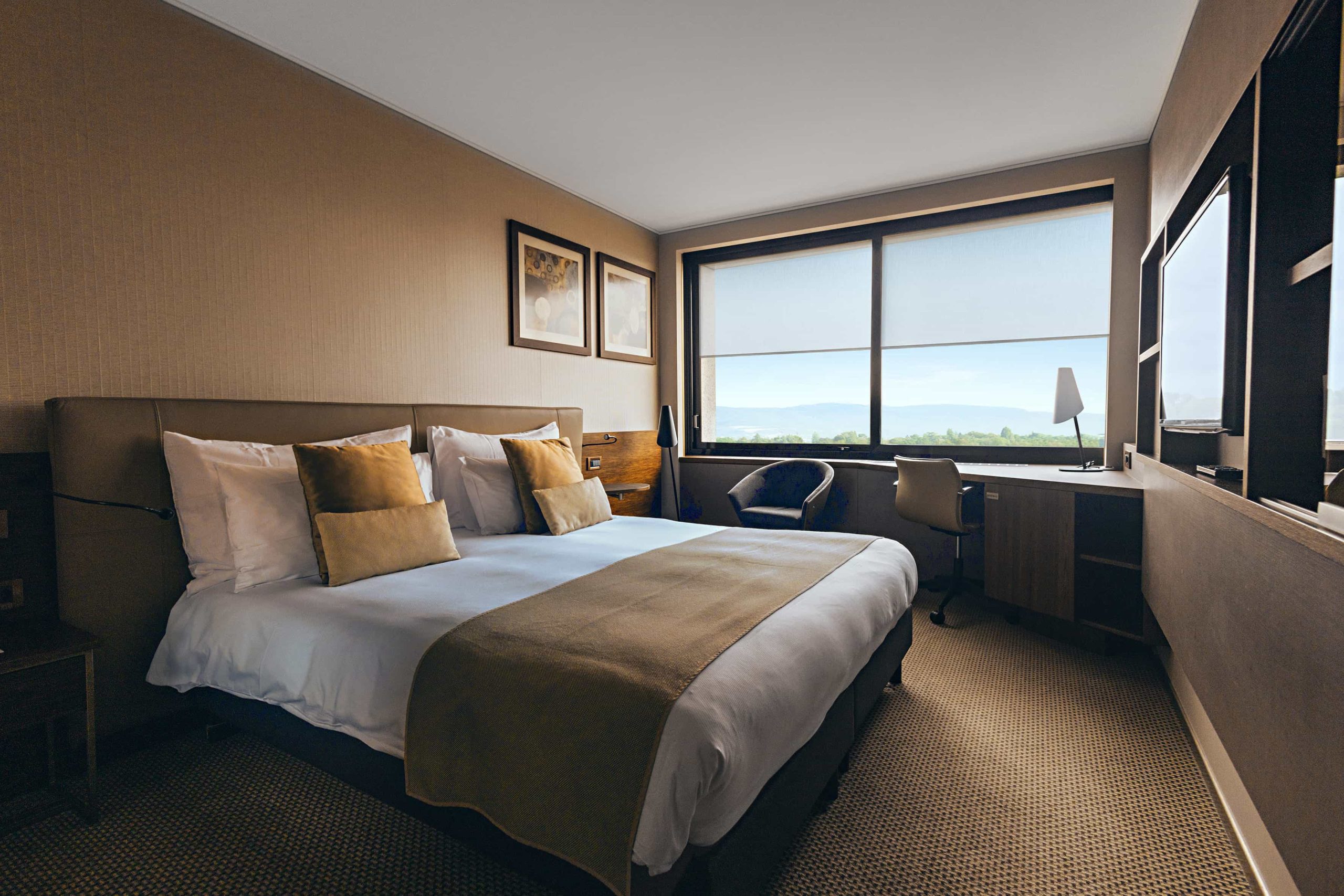 Chambre double spacieuse du Crowne Plaza Geneva