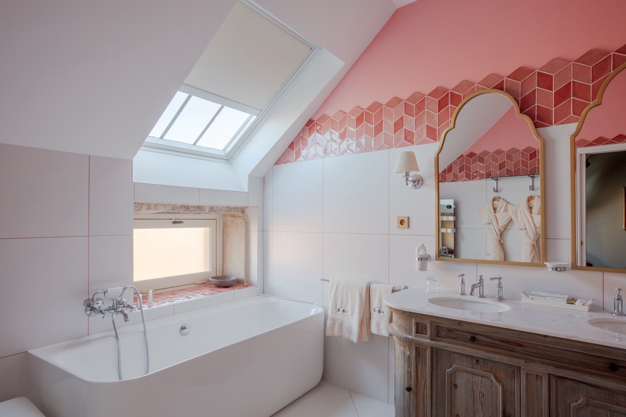 Salle de bain de luxe dans une suite de l’Hôtel Le Cep à Beaune