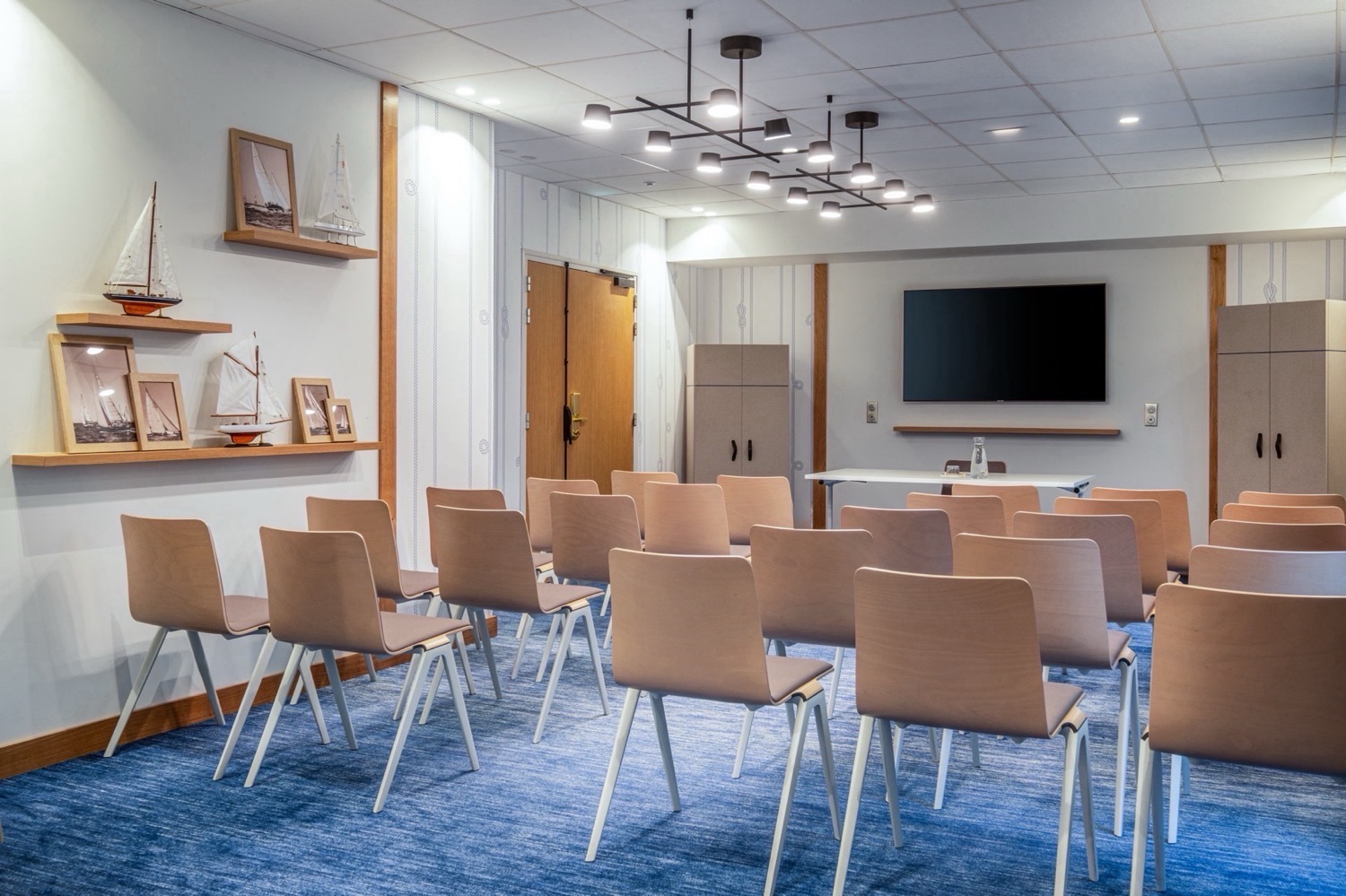 Salle de réunion en configuration en U à l’Hotel Arcanse Arcachon