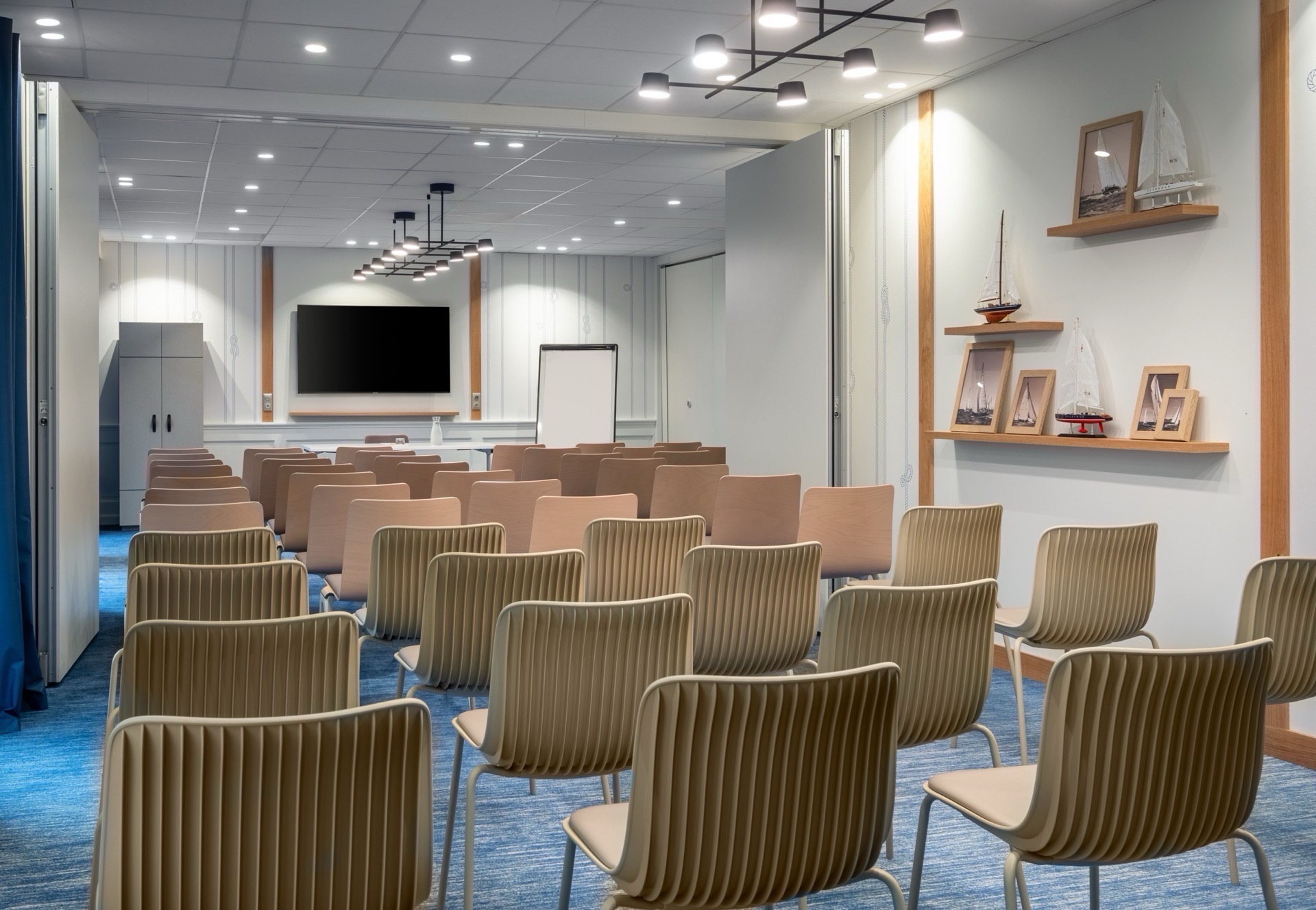 Salle de réunion moderne à l’Hôtel Arcanse Arcachon