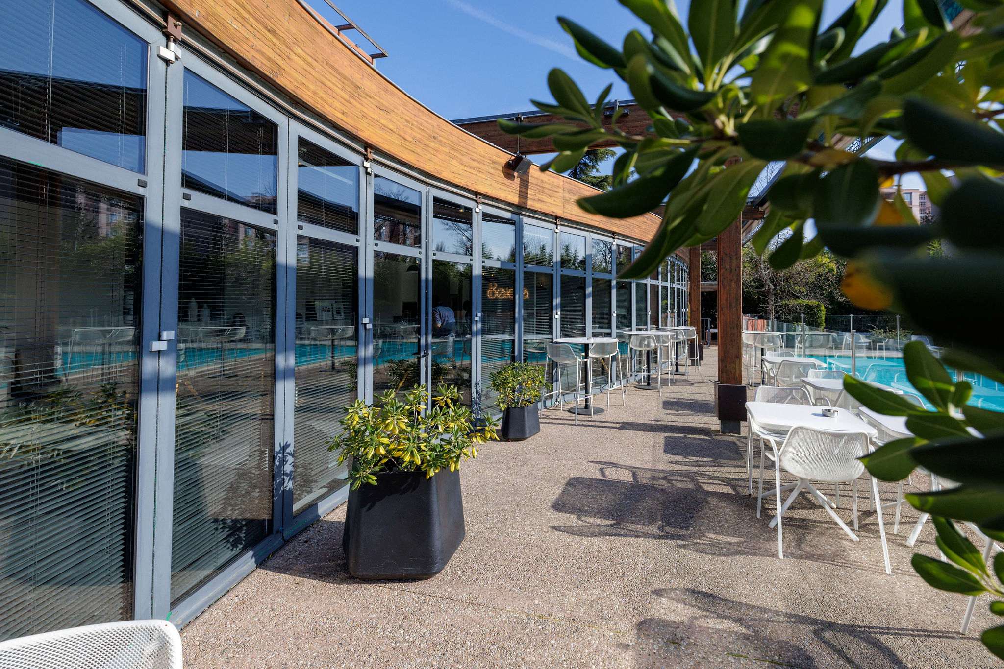 Terrasse ensoleillée à l’Ibis Valence Sud