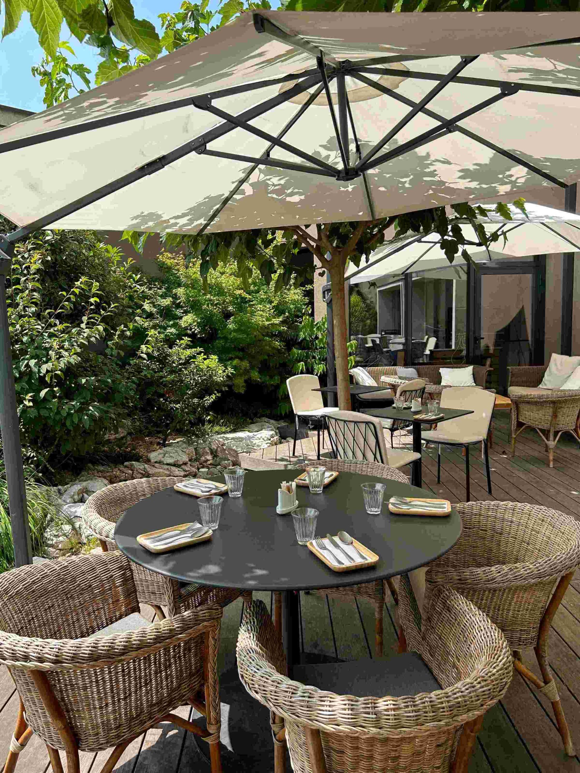 Terrasse extérieure du Mercure Hôtel Valence Sud