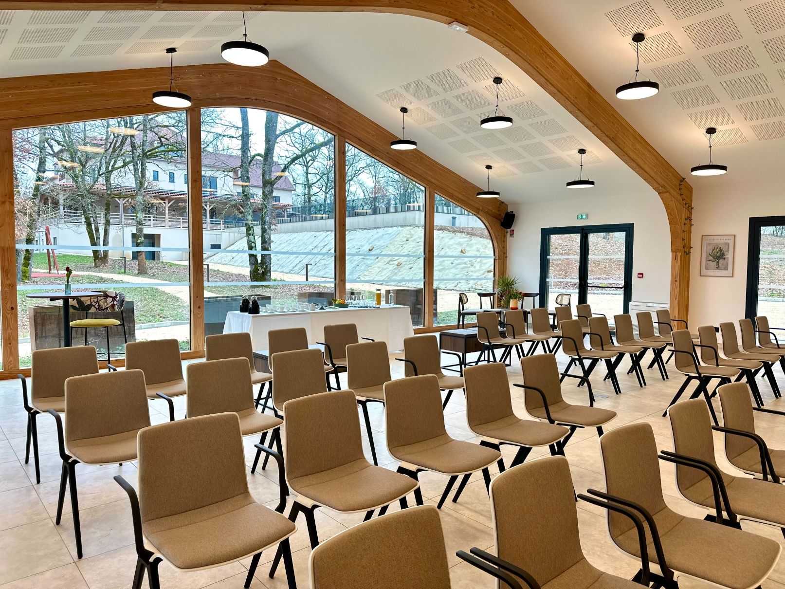 Salle de réunion lumineuse