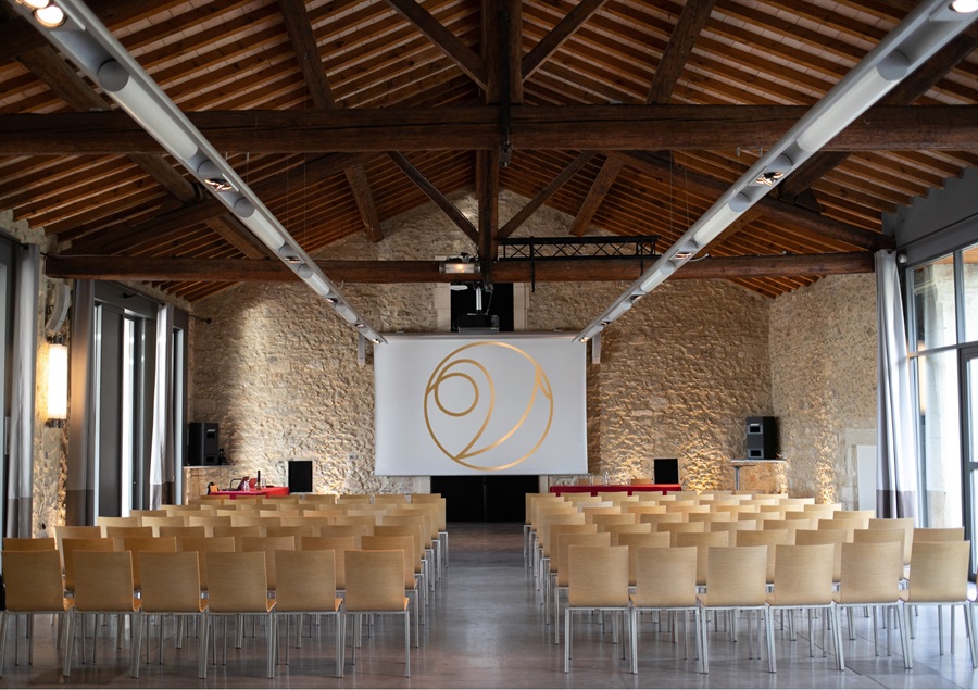 Salle de conférence en configuration théâtre au Domaine de Verchant
