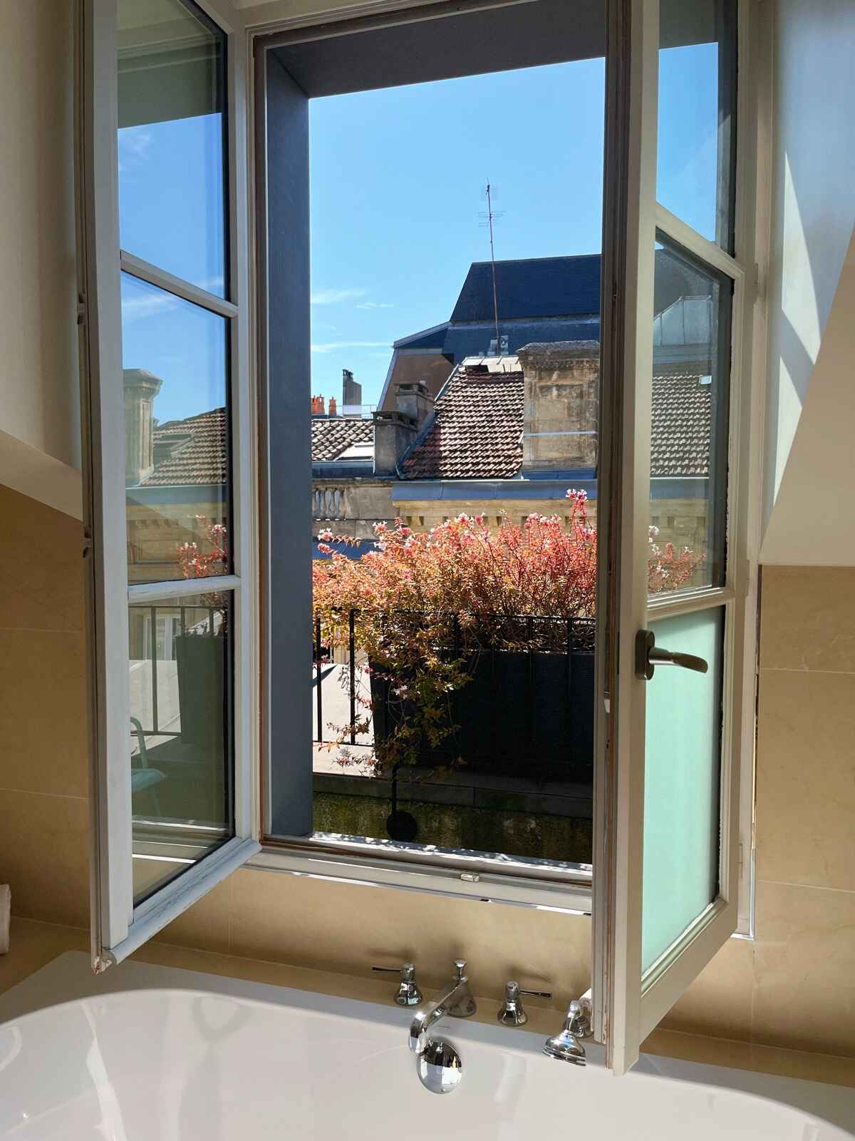 Vue sur les toits de Bordeaux depuis l’Hôtel de Sèze