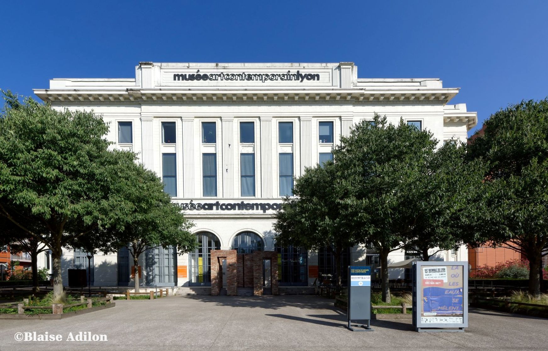 Façade du Musée d’Art Contemporain de Lyon, lieu événementiel face au parc de la Tête d’Or