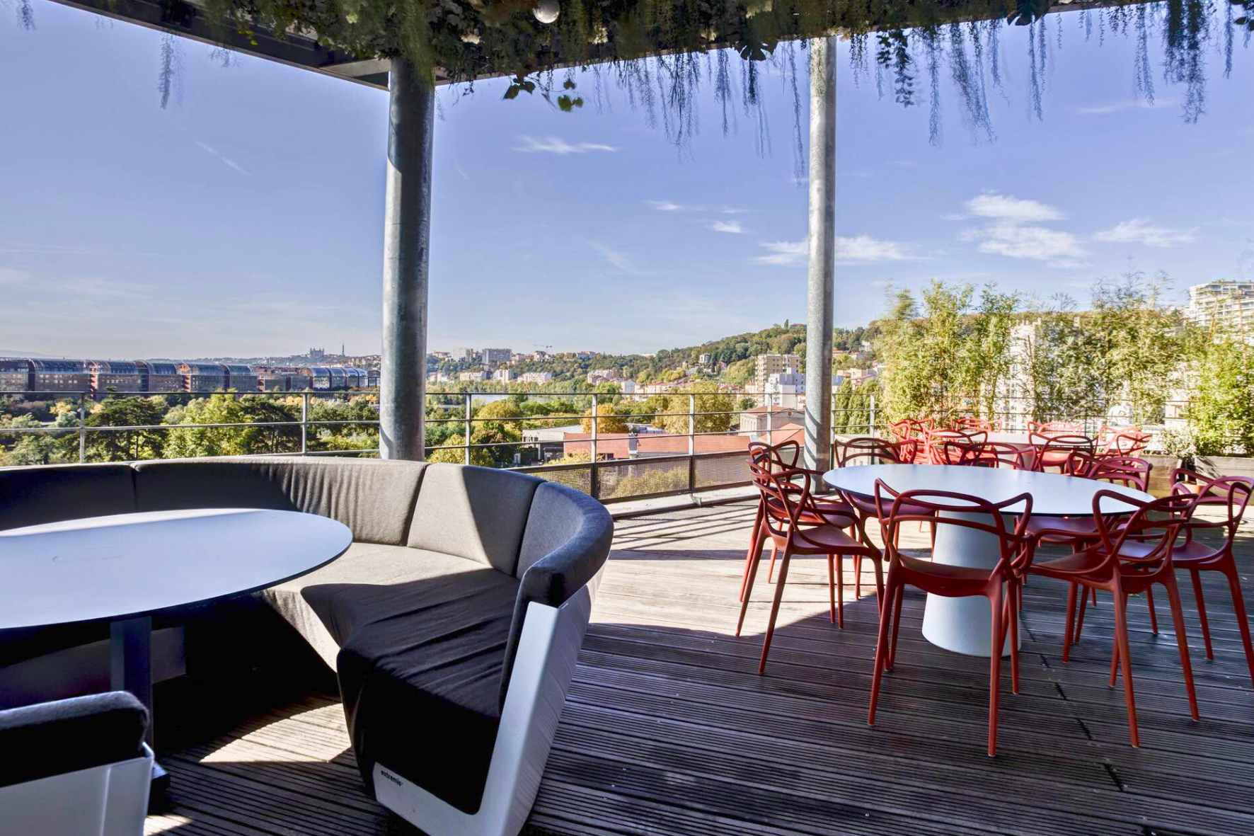 Terrasse du Belvédère avec vue dégagée et mobilier extérieur