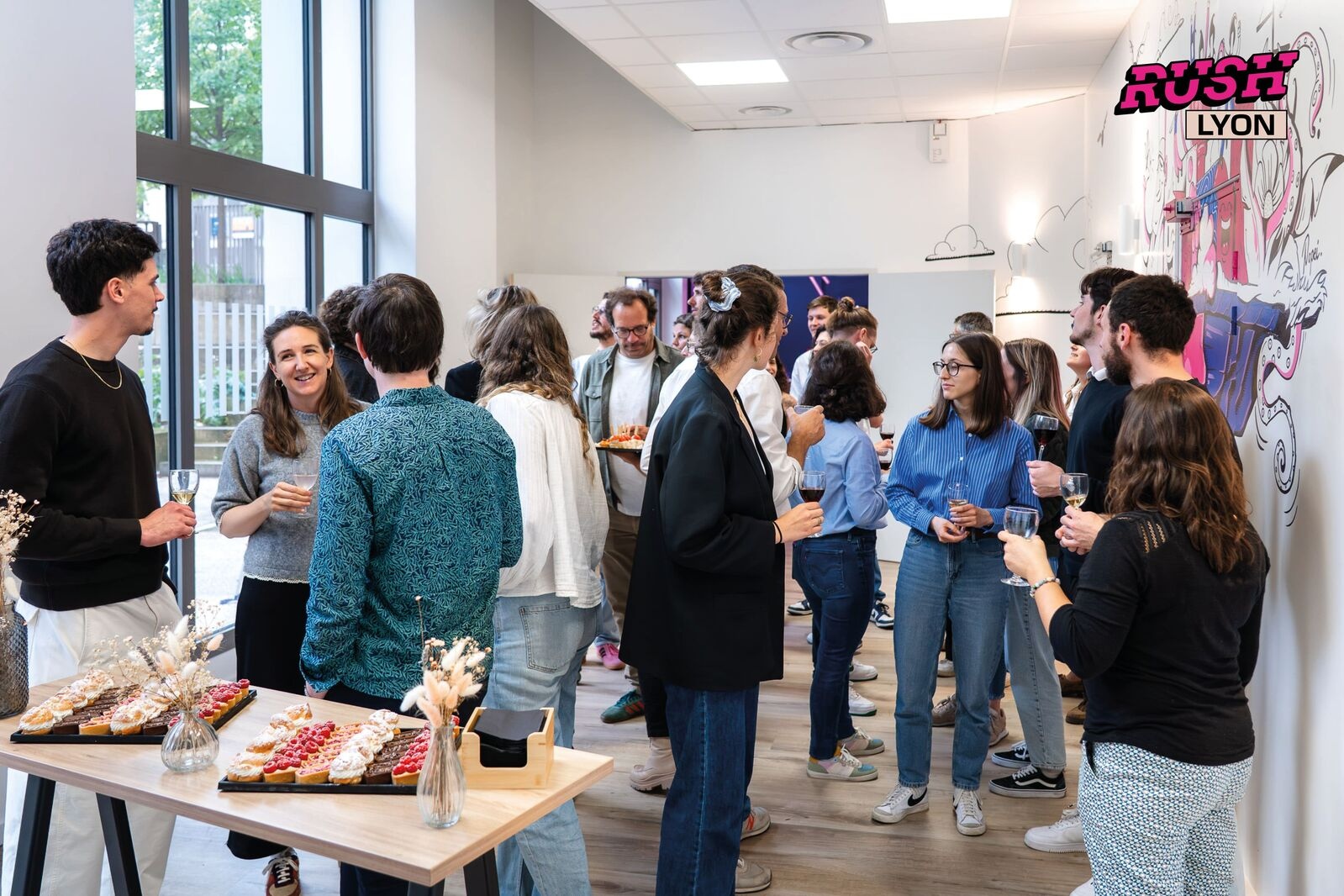 Participants lors d'un cocktail d'entreprise chez Rush Lyon