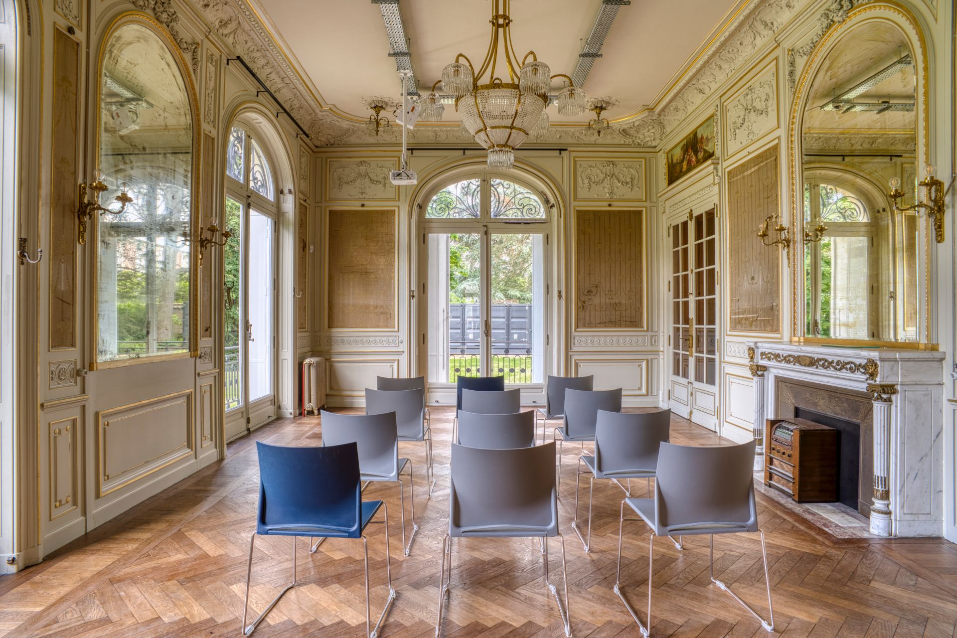 Salon avec cheminée de la Maison Vermorel