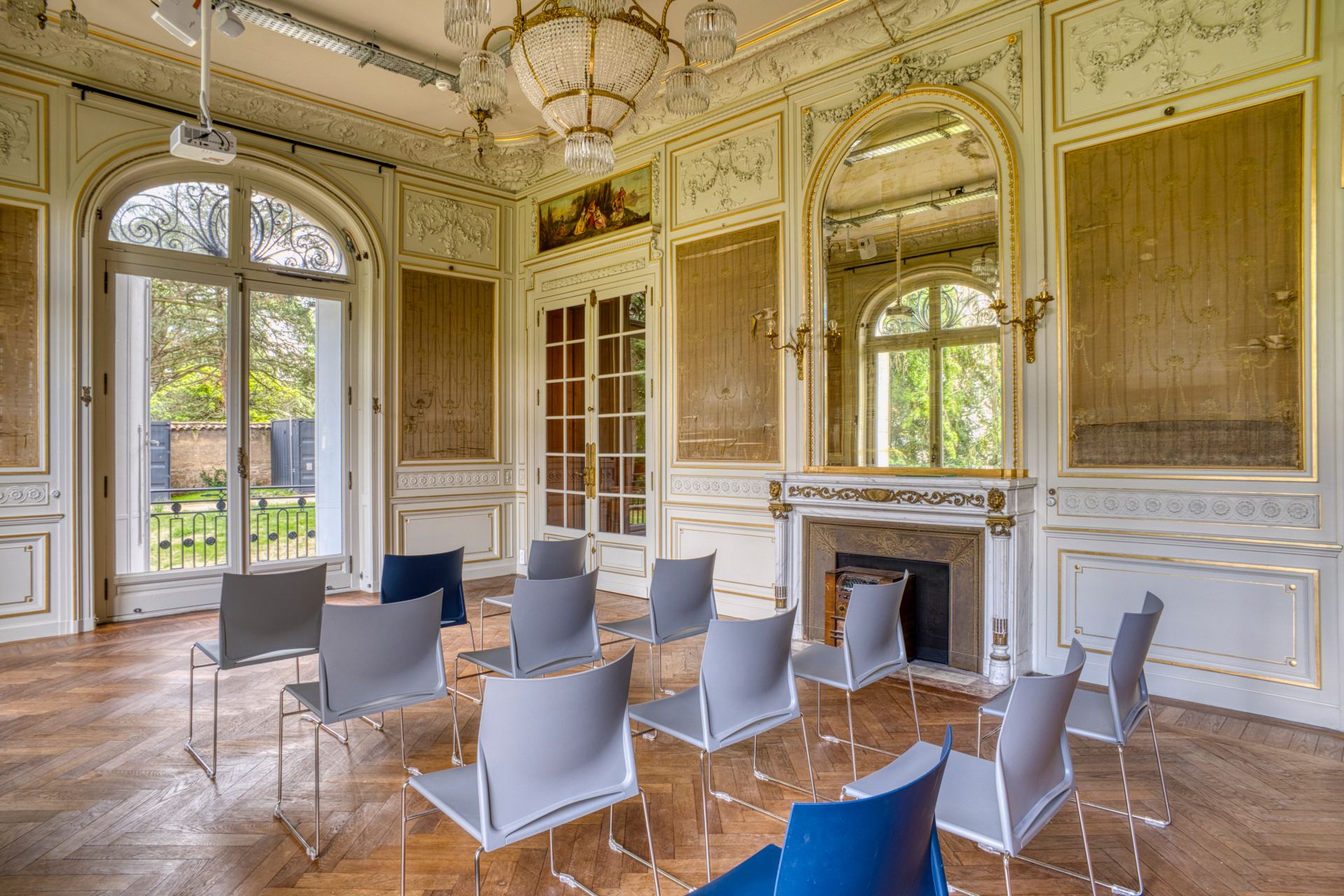Salon avec cheminée de la Maison Vermorel