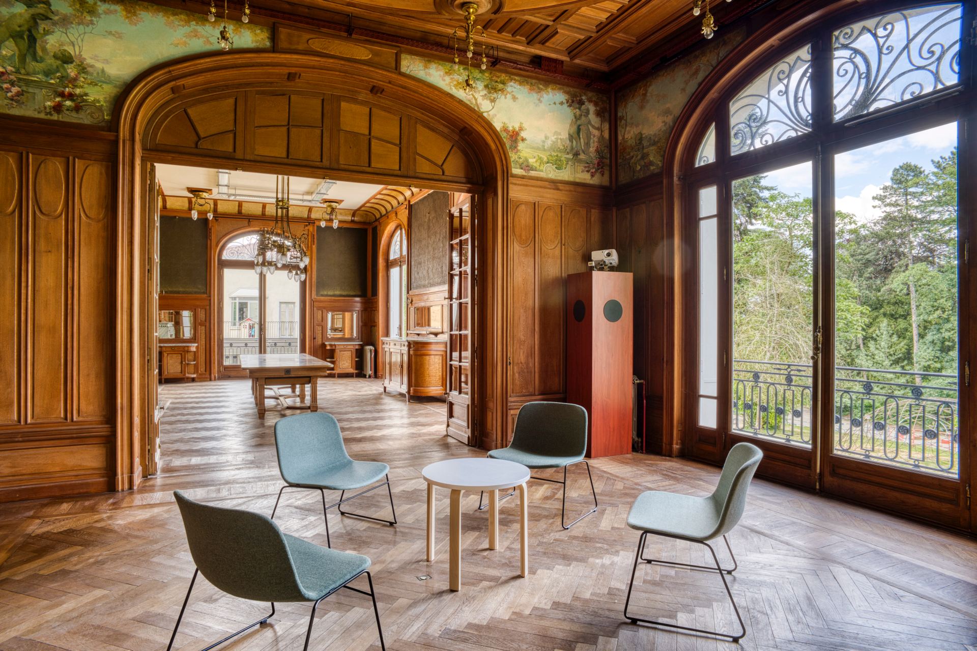 Salon boisé de la Maison Vermorel à Villefranche-sur-Saône