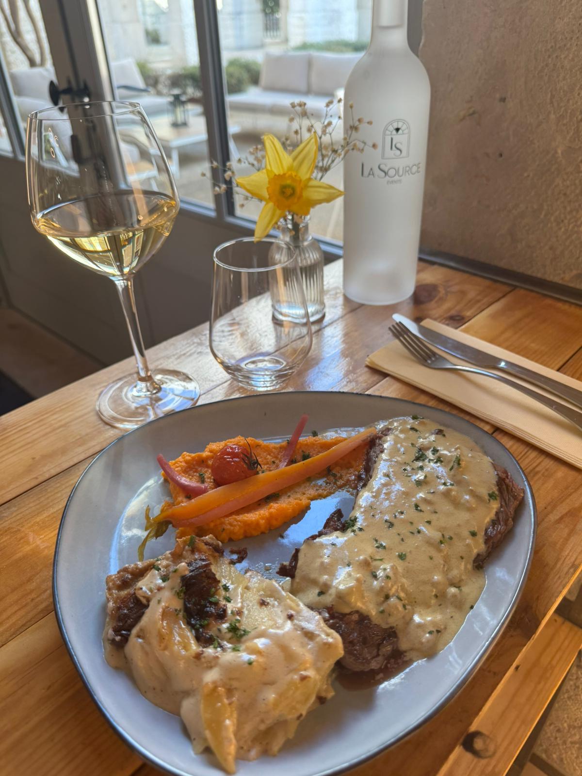 Plat de bavette Angus sauce échalote au restaurant La Source à Lyon