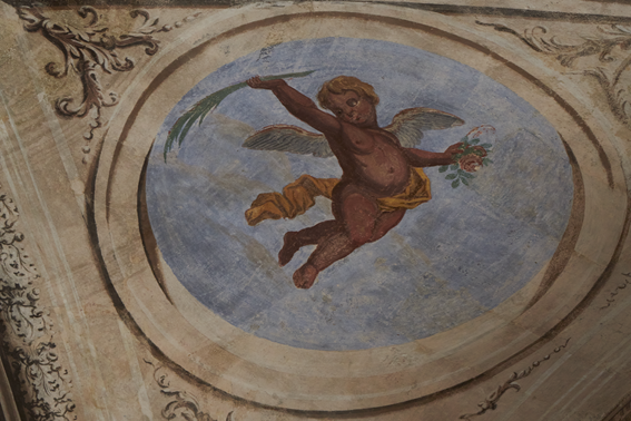Fresque d’ange au plafond de la Chapelle de la Trinité
