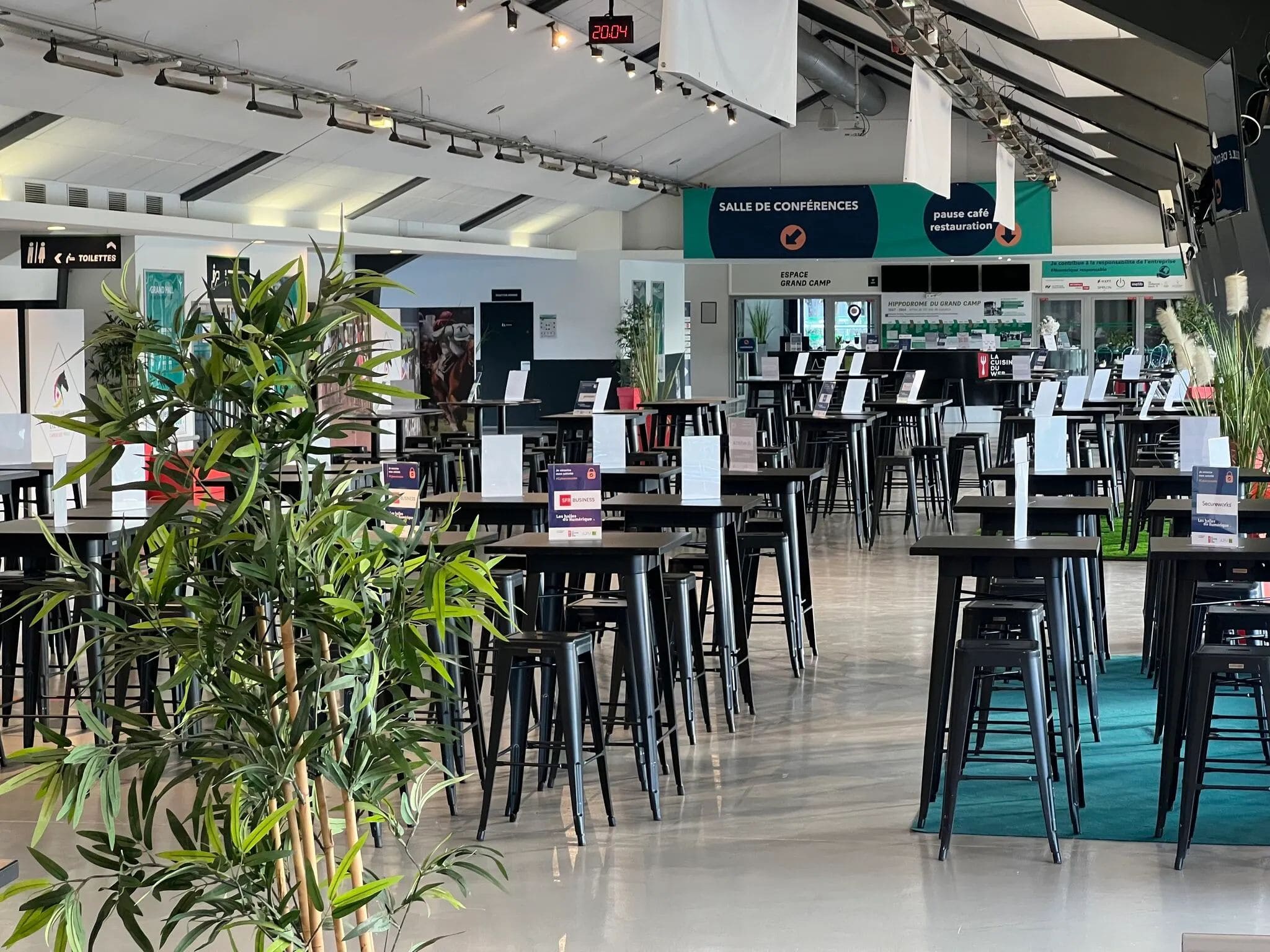 Grande salle modulable pour événement à l’Hippodrome de Parilly