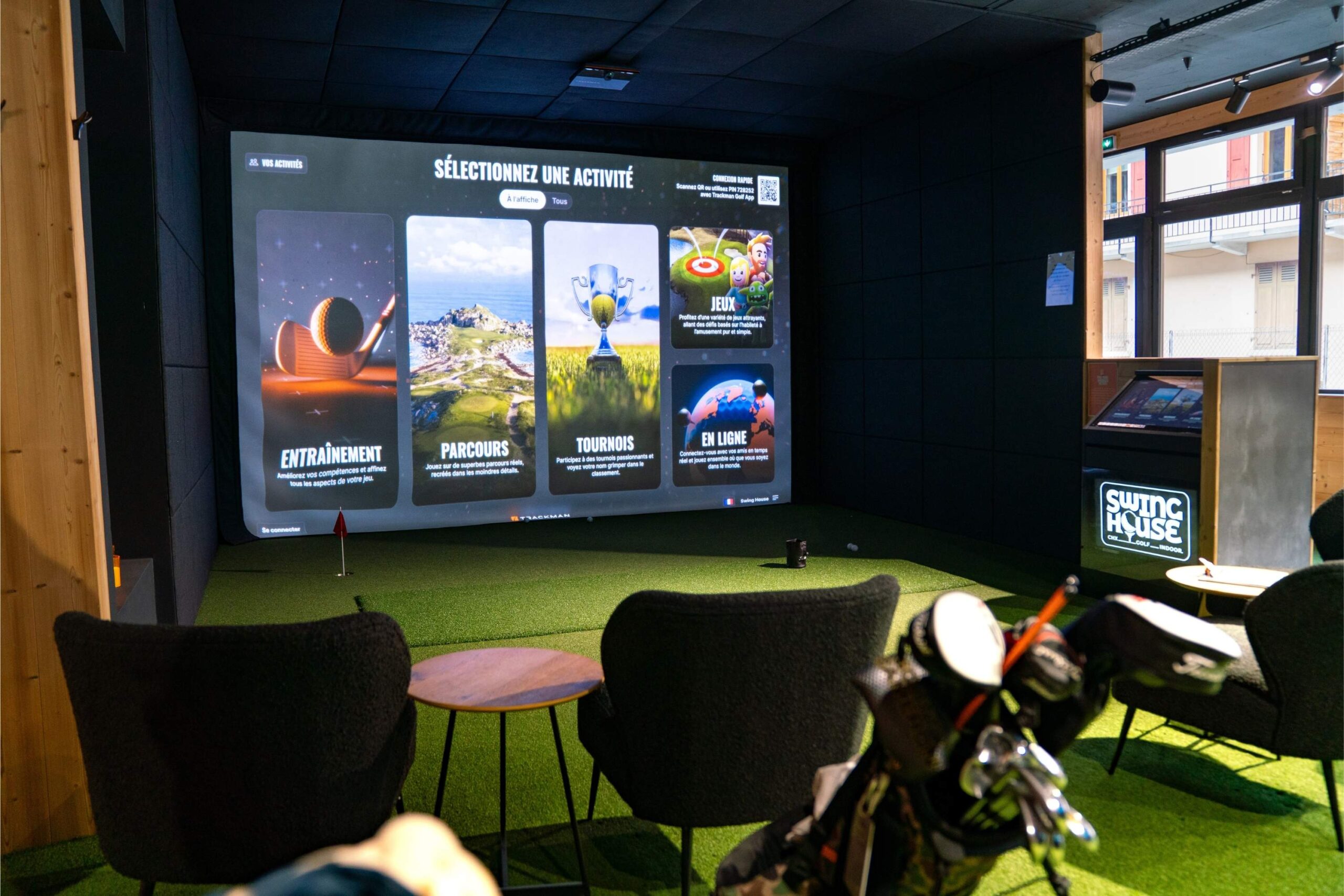Salle de simulateur de golf indoor à Swing House Chamonix