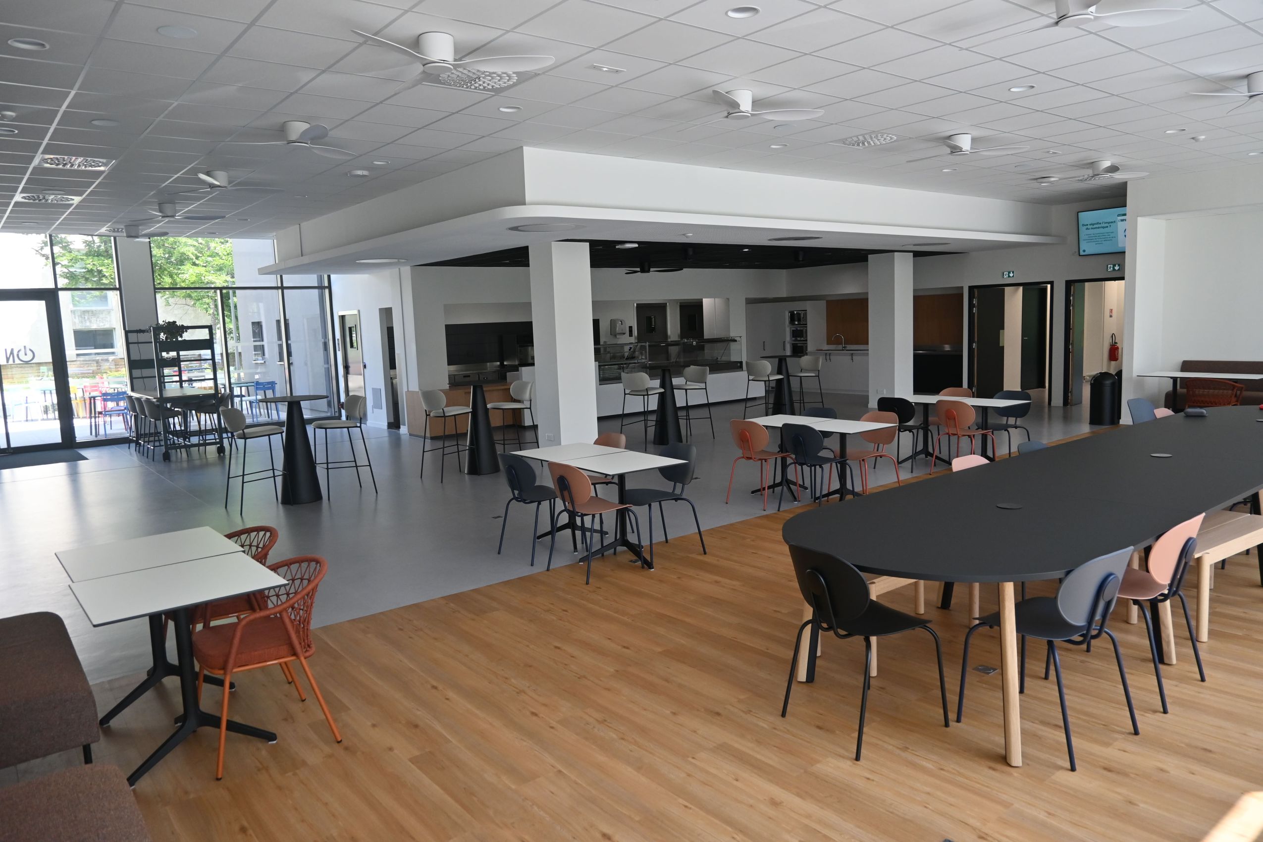 Espace networking au Campus Région du Numérique