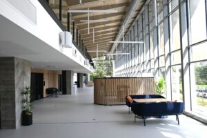 Atrium moderne adapté aux événements professionnels