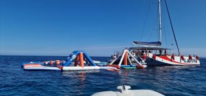 Séminaires Business Events vous fait découvrir une sortie en mer et structure gonflable avec Amc Cape Grace 