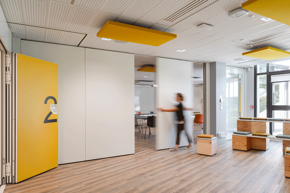 Salle de réunion colorée La Grande Maison by CA