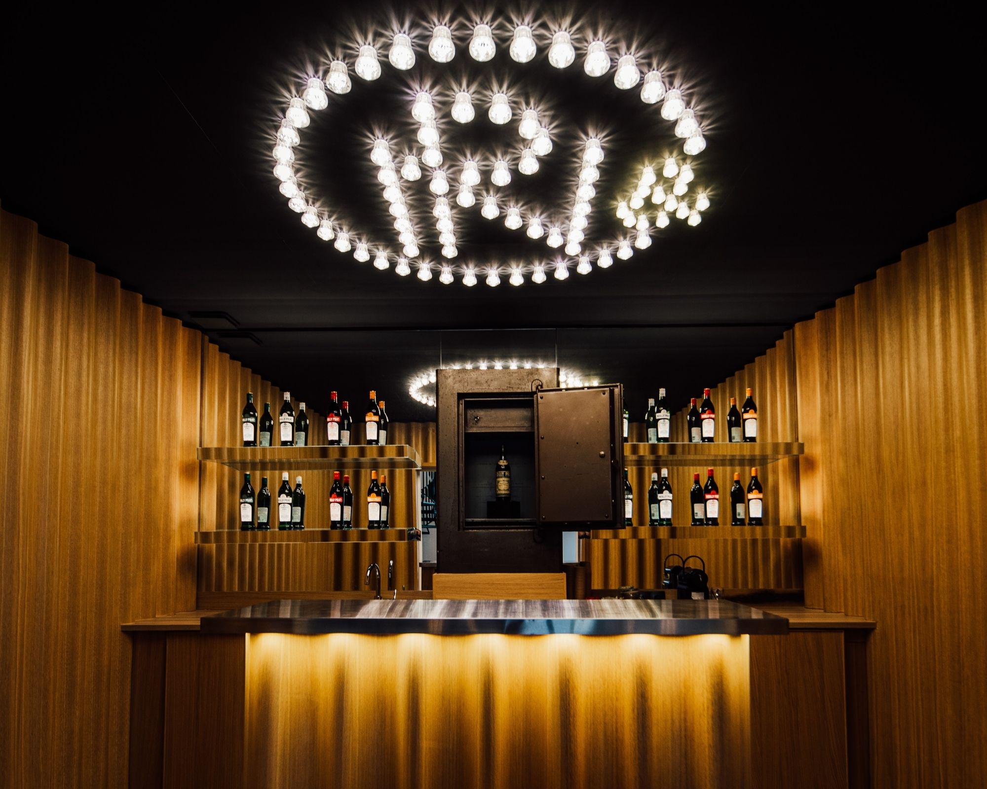 Bar de dégustation de la bibliothèque de la Maison Noilly Prat