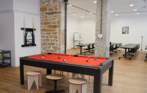 Espace détente avec billard au sein de la Salle Ampère