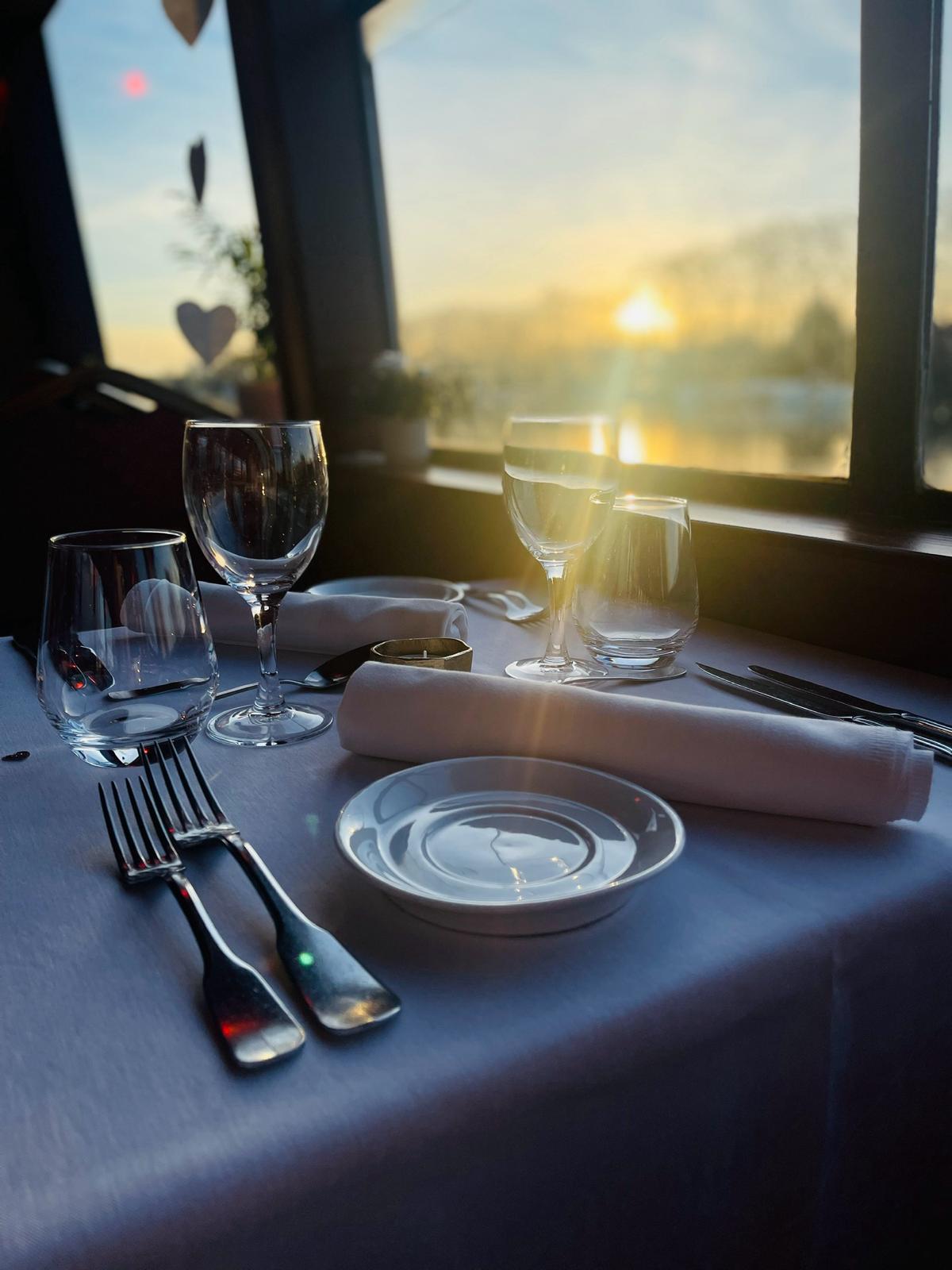 diner coucher soleil bateau Provence