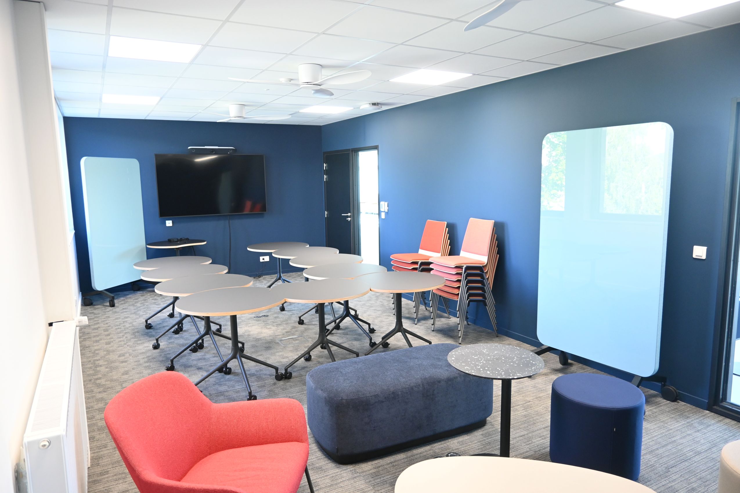 Salle de réunion créative au Campus Région du Numérique